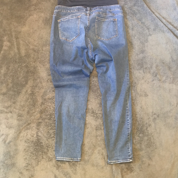 Old Navy Maternity Jeans 16 - Picture 2 of 2